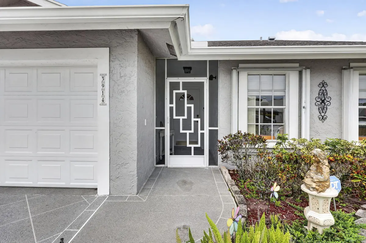 Front at 3914 Dafilee Circle, West Palm Beach