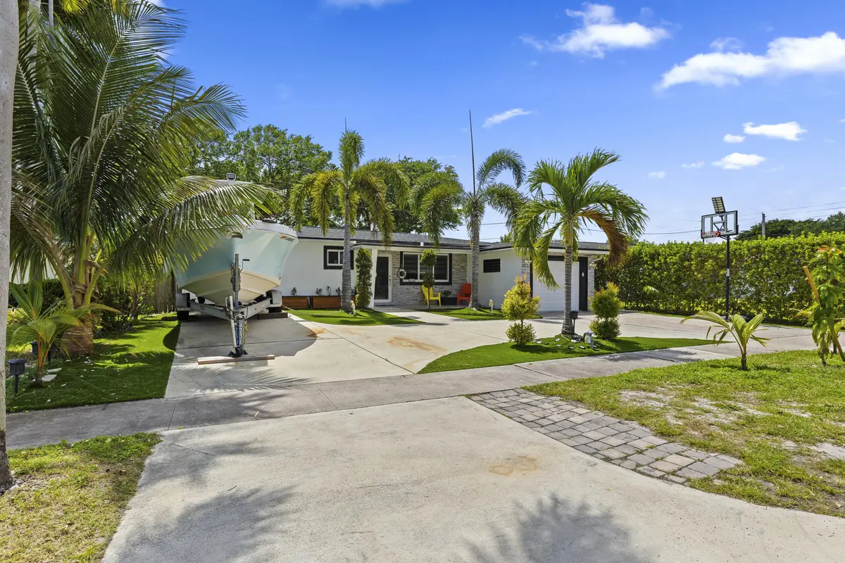 front at 3230 ROOSEVELT Street, Hollywood