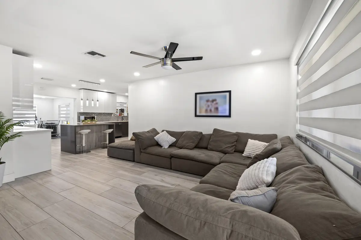 Living room at 3230 ROOSEVELT Street, Hollywood