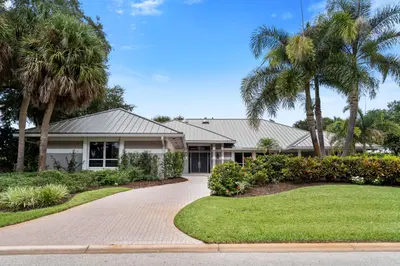 5883 SE Glen Eagle Way, Stuart – Single Family Residence for sale