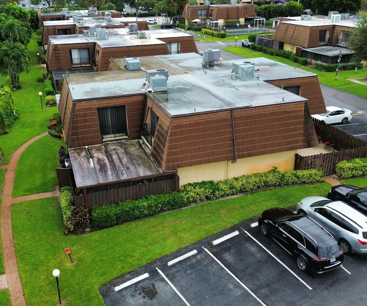 dji_fly_20260914_185500_458_179011461710 at 4171 TURNBERRY Circle 1203, Lake Worth
