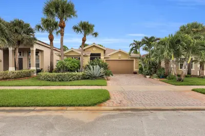 2206 Newport Isles Boulevard, Port St. Lucie – Single Family Residence for sale