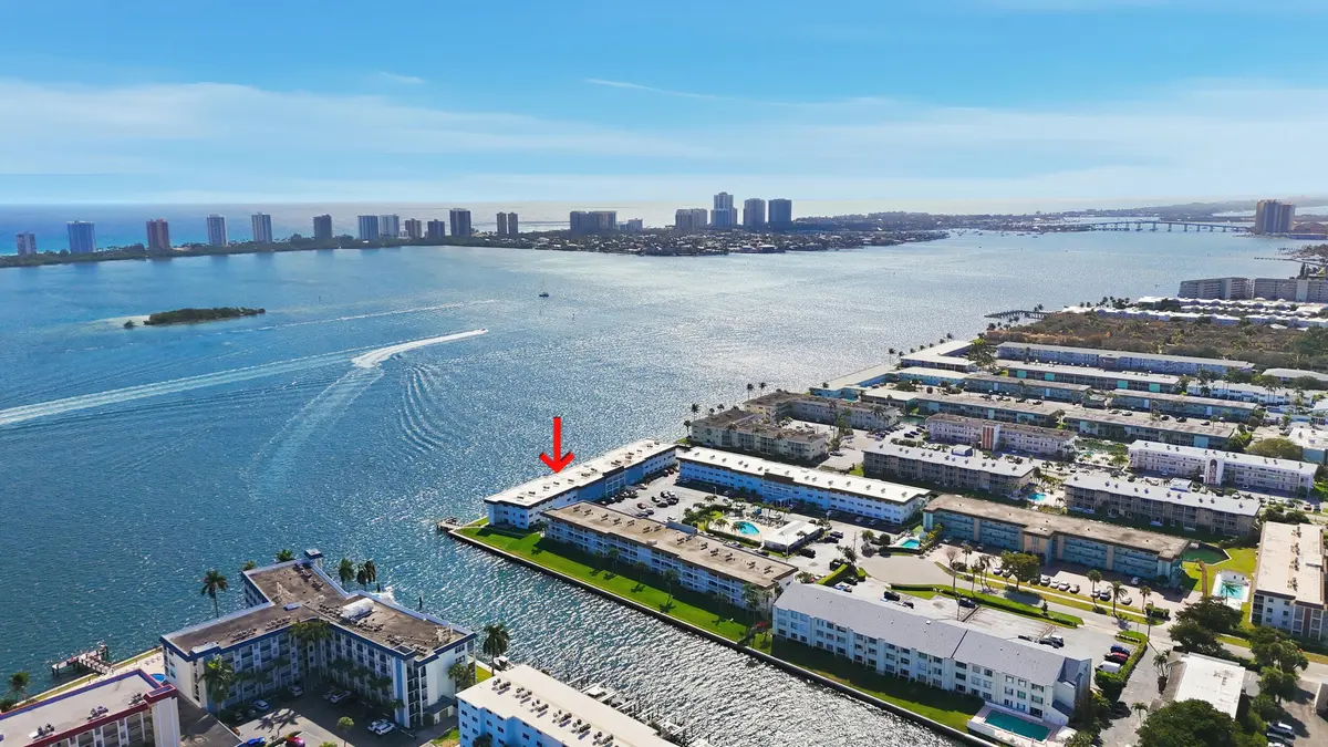40_dji_20260218000110_0965_d at 100 Shore Court 104, North Palm Beach