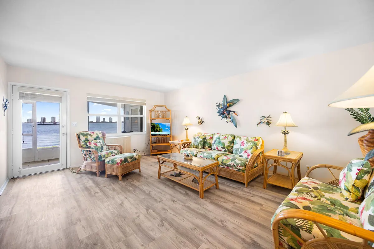 11_453a8085 at 100 Shore Court 104, North Palm Beach