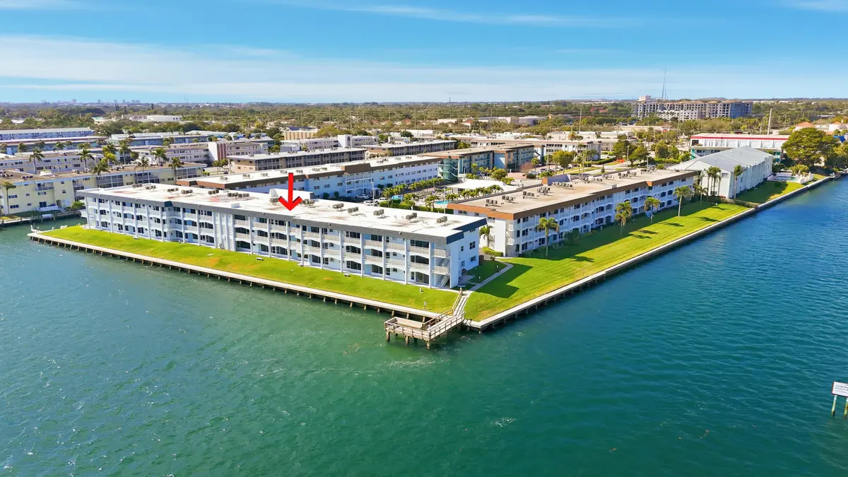 39_dji_20260218000038_0964_d at 100 Shore Court 104, North Palm Beach