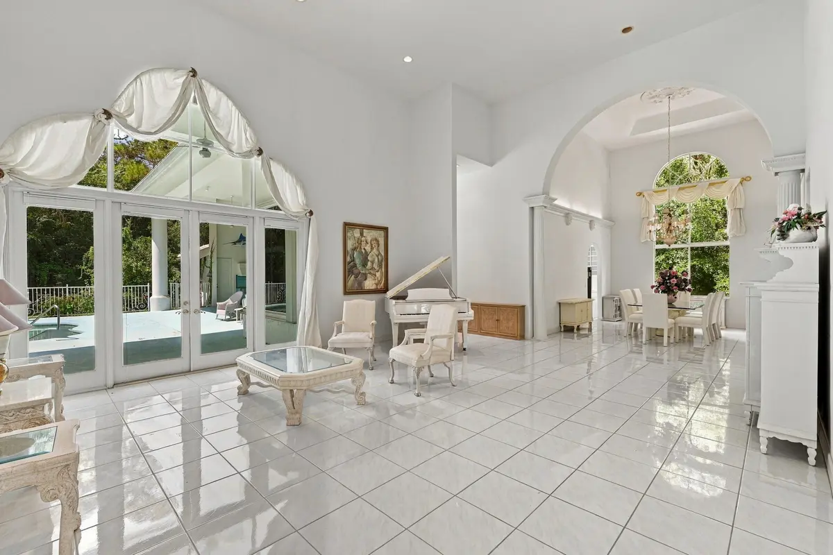 04_living room at 5386 NW 77th Terrace, Coral Springs