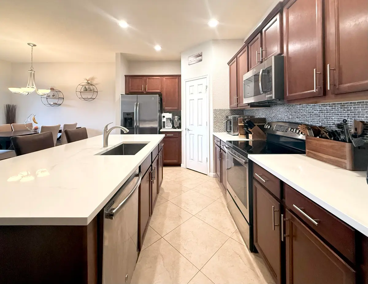 Kitchen close up at 10361 WELLINGTON PARC Drive, Wellington