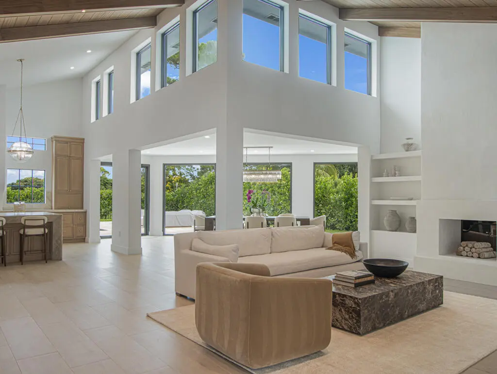 Living room at 4909 PINEVIEW Circle, Delray Beach
