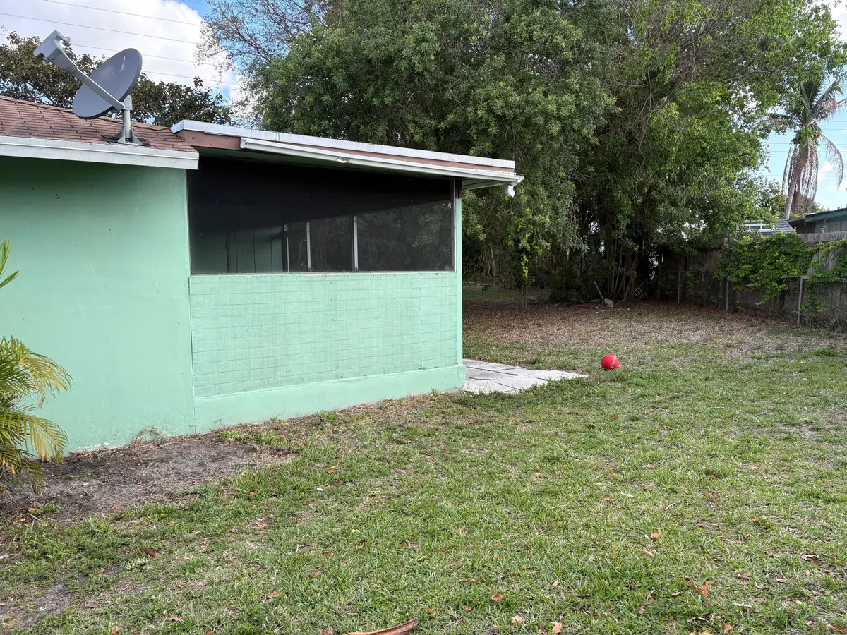 side back at 5954 BAHAMA Court, West Palm Beach