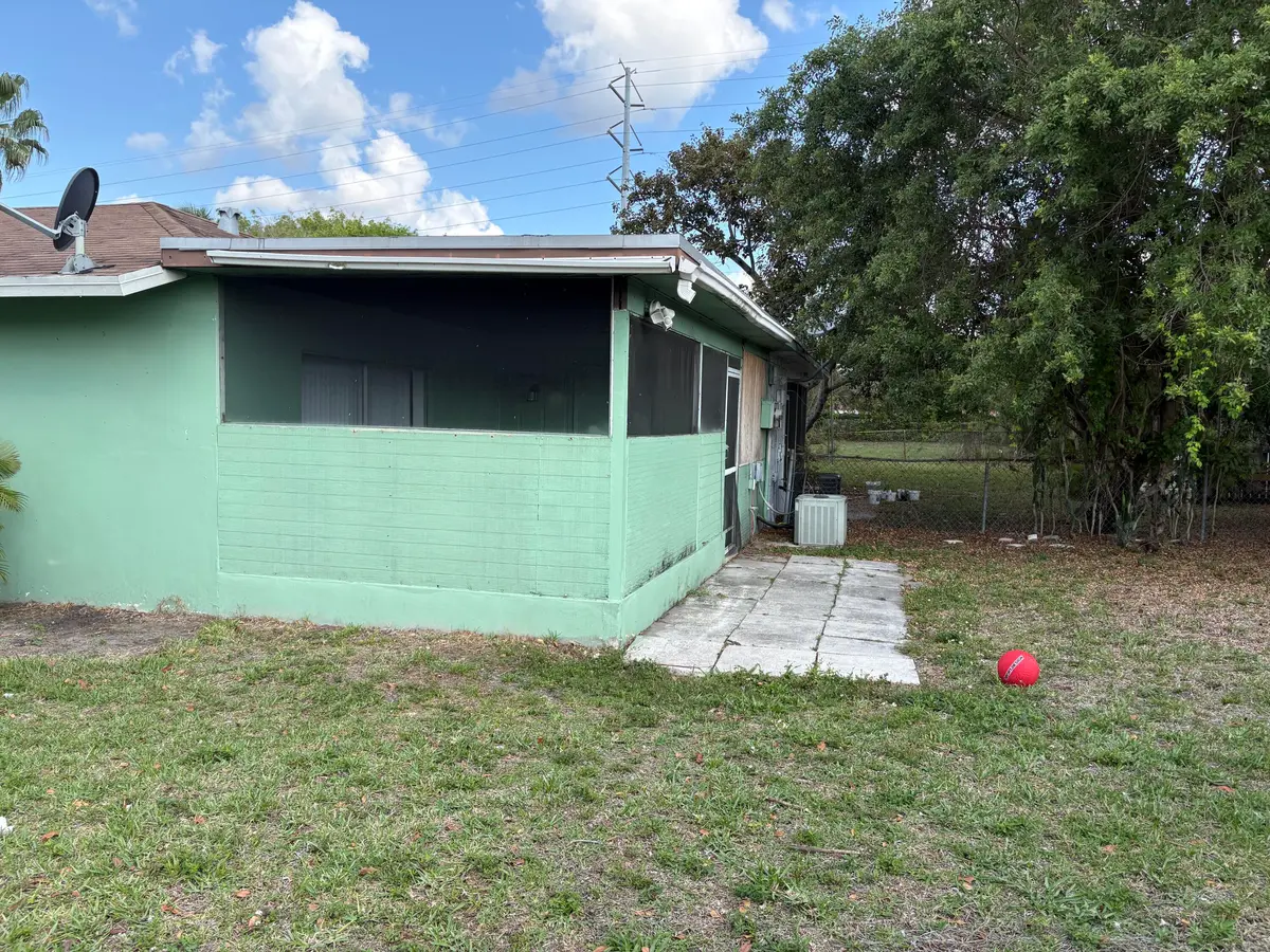 back at 5954 BAHAMA Court, West Palm Beach