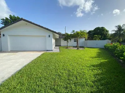 1831 EAST Court, Lake Clarke Shores – Single Family Residence for sale