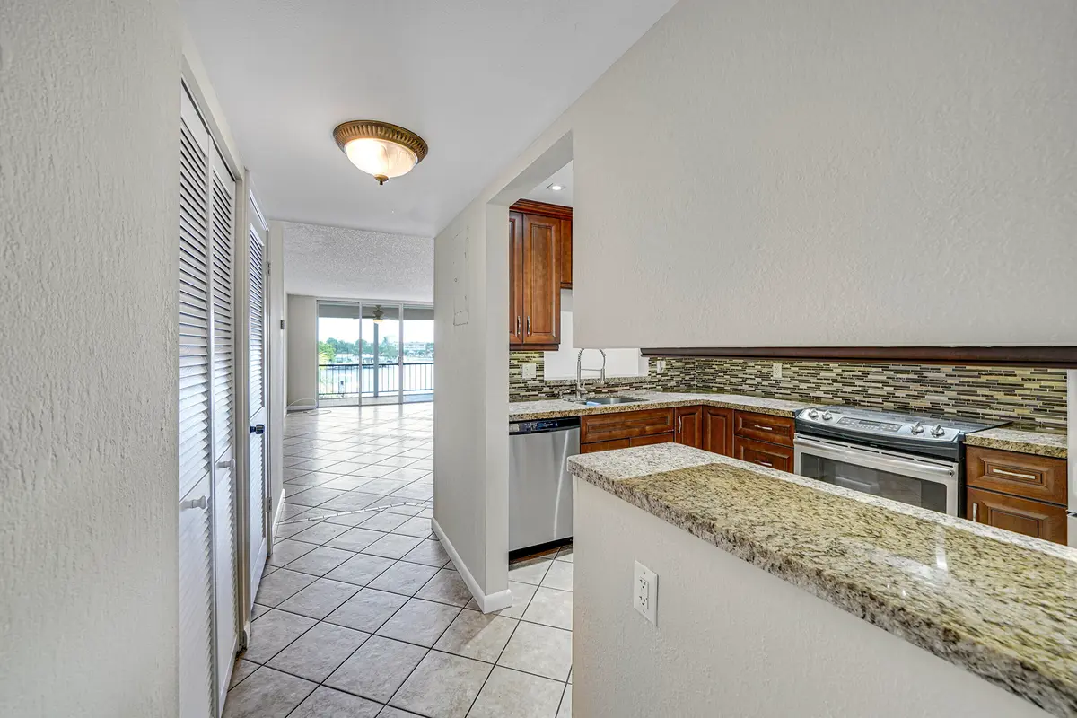 04_foyer at 777 S FEDERAL Highway 305O, Pompano Beach