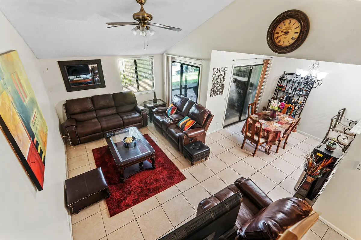 Living at 1595 Woodbridge Lakes Circle, West Palm Beach