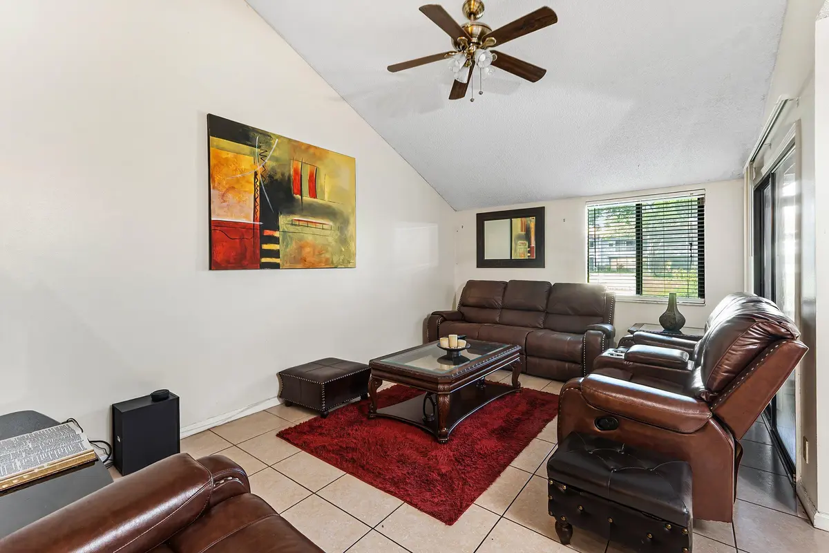 Living at 1595 Woodbridge Lakes Circle, West Palm Beach