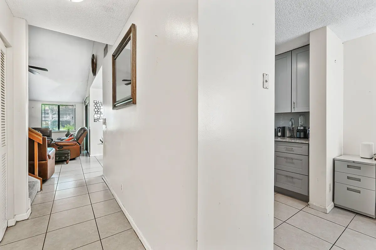 hallway/entry at 1595 Woodbridge Lakes Circle, West Palm Beach