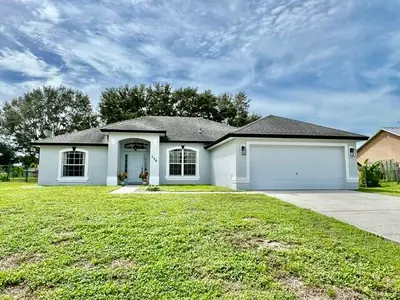 726 SW College Park Road, Port St. Lucie – Single Family Residence for sale