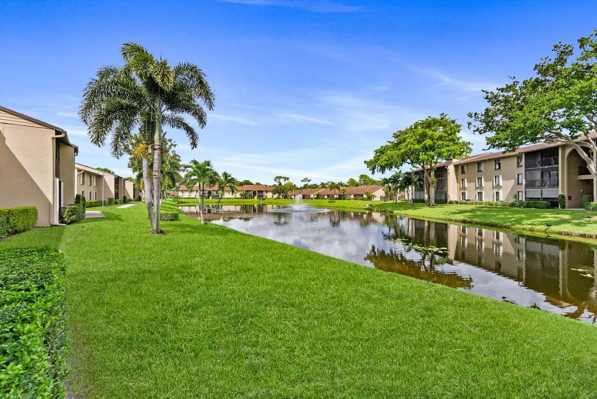 24-24 at 722 Sunny Pine Way F1, Greenacres