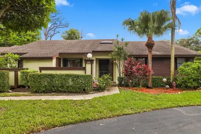 459 KNOLLWOOD Court 459, Royal Palm Beach – Townhouse for sale