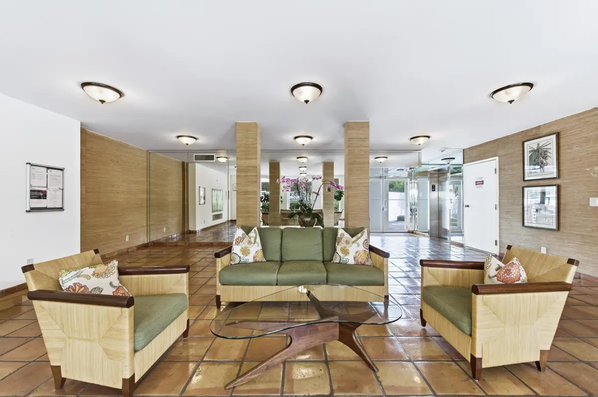 Building Entrance at 139 Sunrise Avenue 102, Palm Beach