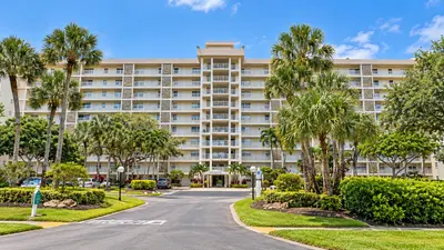 3510 OAKS Way 408, Pompano Beach – Condominium for sale