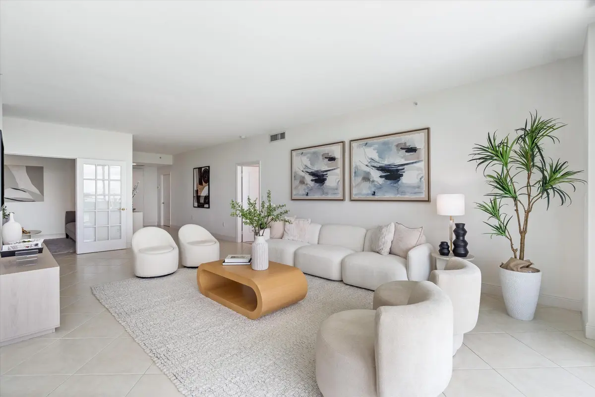living room at 500 SE MIZNER Boulevard A504, Boca Raton