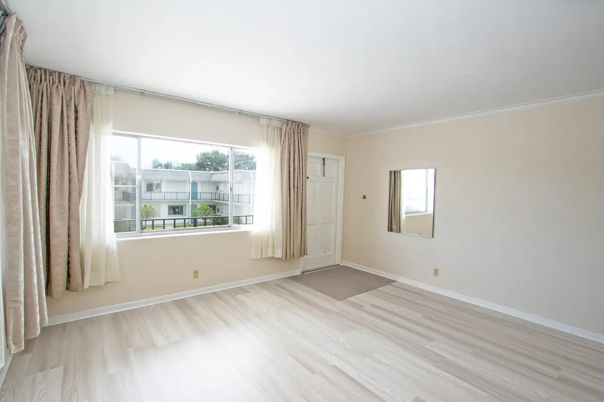 Murry-Hills-208-building4-8 at 3240 Lake Osborne Drive 208, Lake Worth Beach
