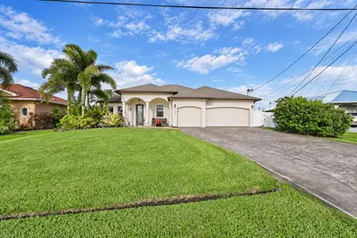 2449 SW GAY Circle, Port St. Lucie – Single Family Residence for rent