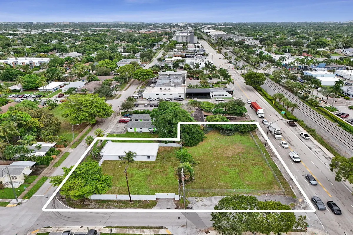 15-web-or-mls-CAM_20260922104726_0012_W at 3301 N Dixie Highway, Oakland Park