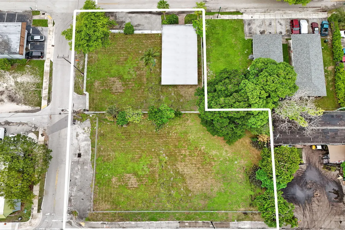 18-web-or-mls-CAM_20260922104806_0015_W at 3301 N Dixie Highway, Oakland Park