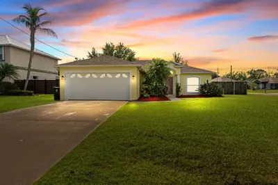 5323 NW Perez Court, Port St. Lucie – Single Family Residence for sale