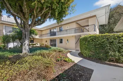17 SE Turtle Creek Drive D, Jupiter – Condominium for sale