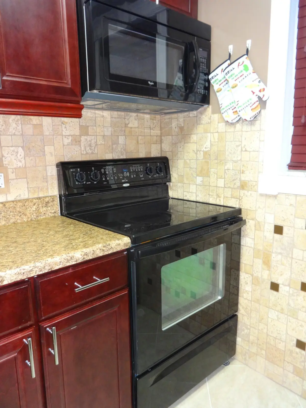 New stove & built-in microwave! at 550 SW 2ND Avenue 129, Boca Raton