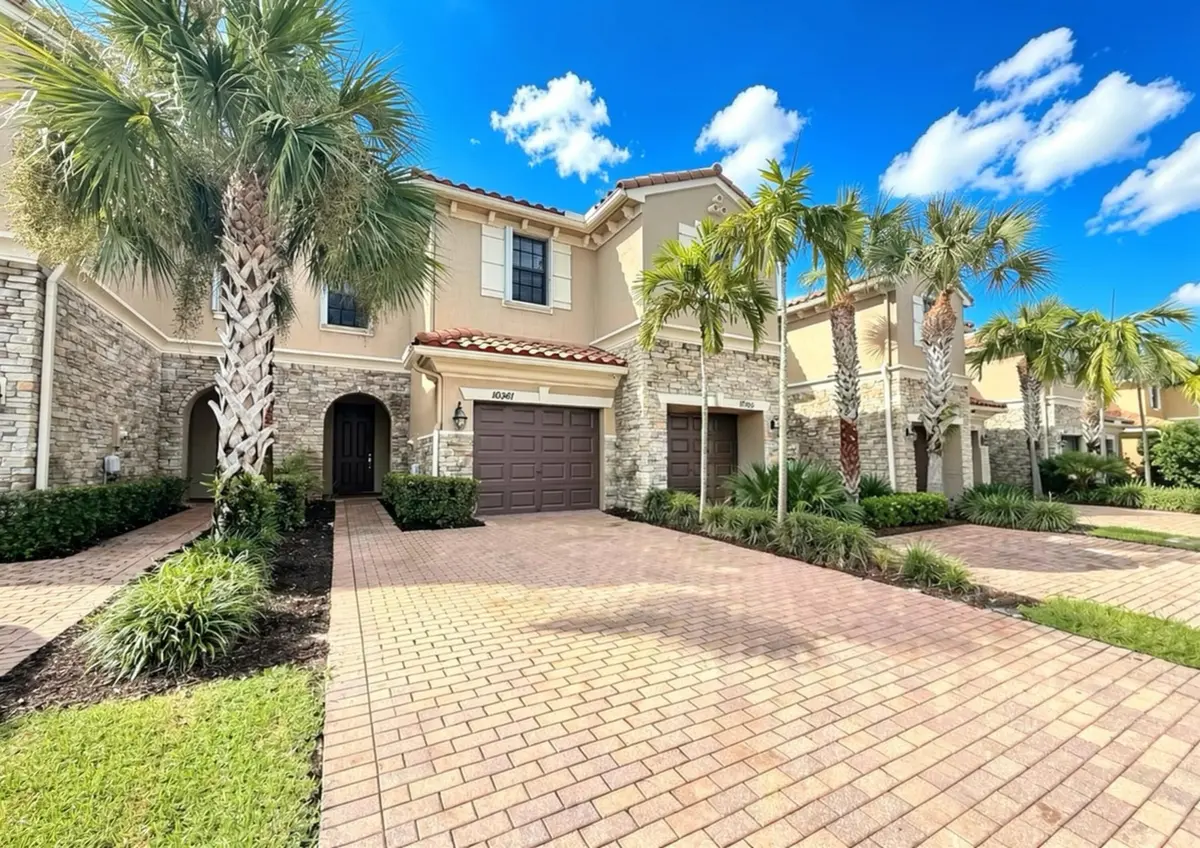 Front wide angle at 10361 WELLINGTON PARC Drive, Wellington
