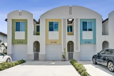 4748 SW 63rd Terrace, Davie – Townhouse for sale