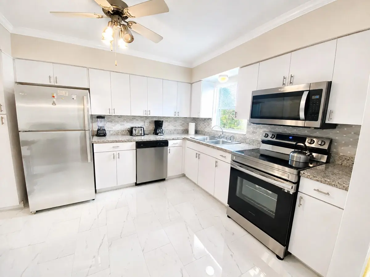 26 kitchen corner at 805 S 26TH Avenue, Hollywood