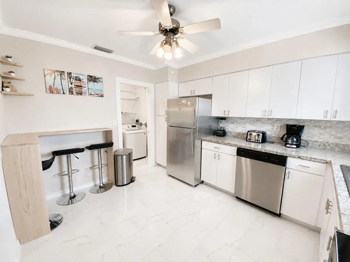 26 kitchen w eat in ai at 805 S 26TH Avenue, Hollywood