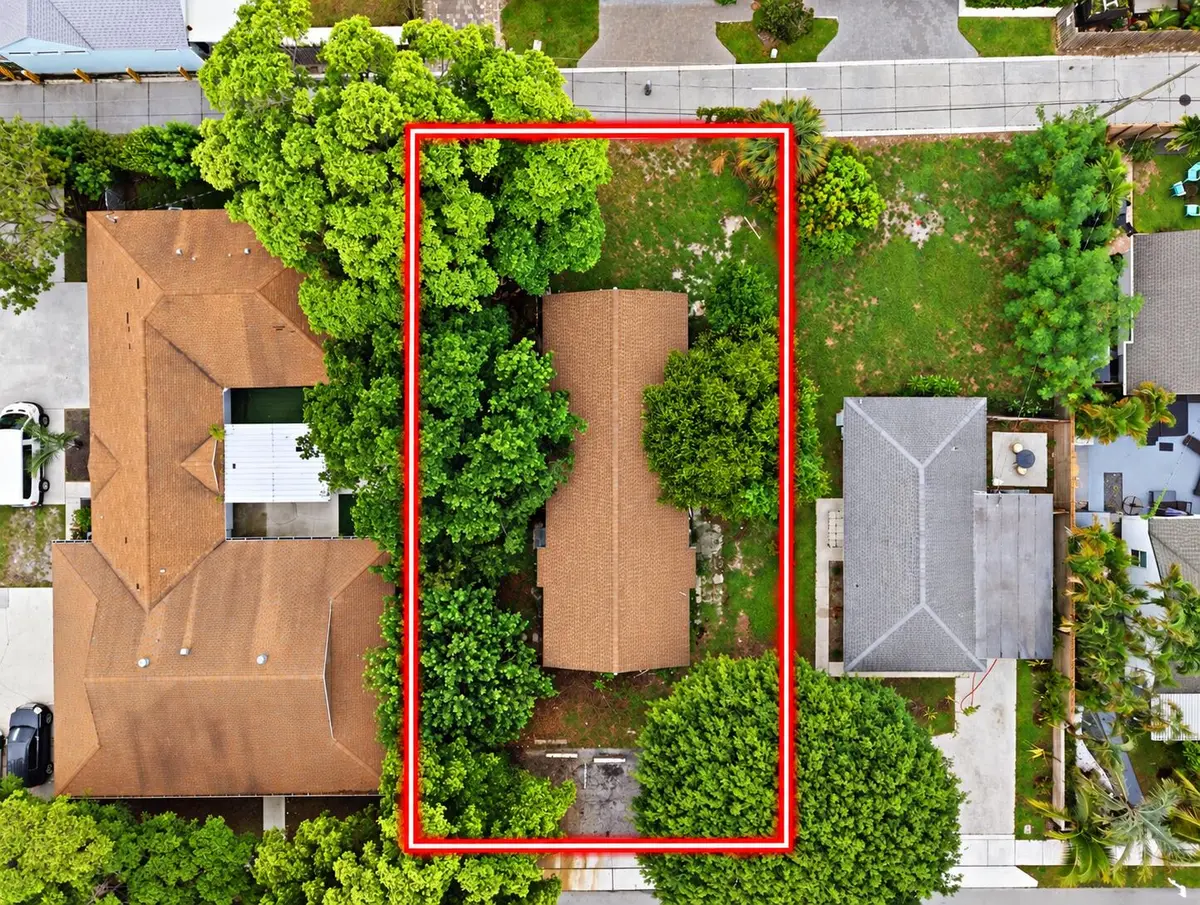 lot outline at 338 SE 1st Avenue, Delray Beach