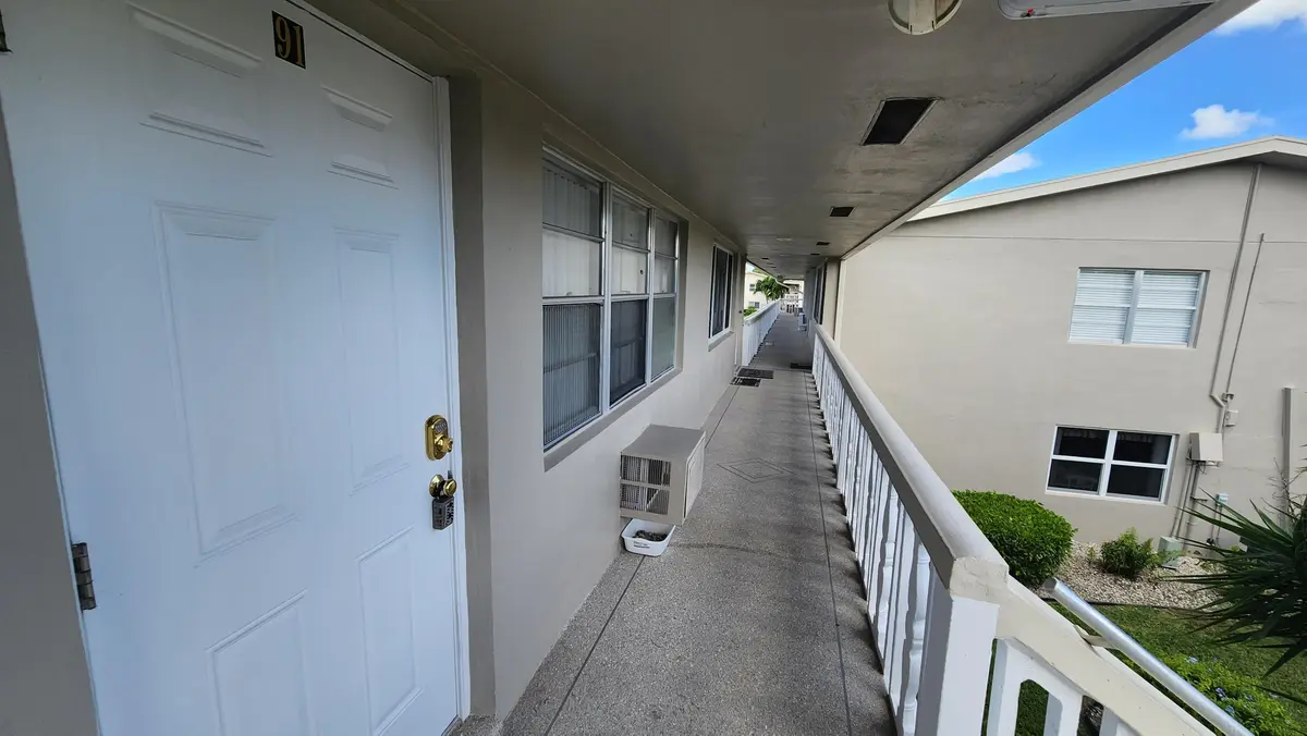 front at 91 Coventry D, West Palm Beach