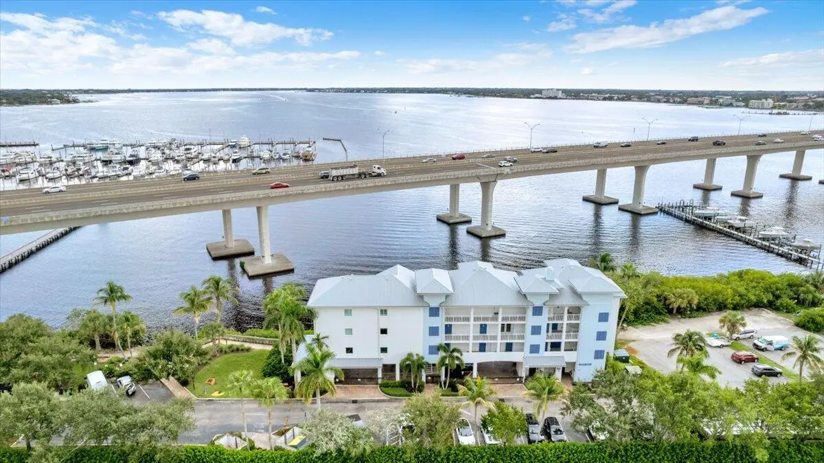 Building 9 at 415 NW Flagler Avenue, Stuart