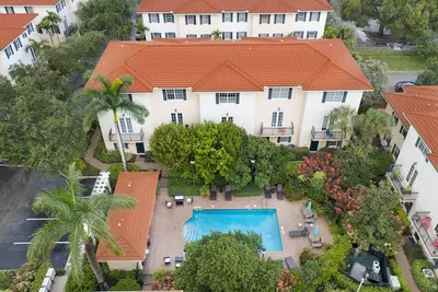 2502 N DIXIE Highway 39, Lake Worth Beach – Townhouse for sale