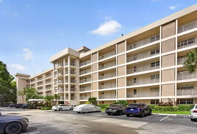 2901 S Palm Aire Drive 610, Pompano Beach – Condominium for sale