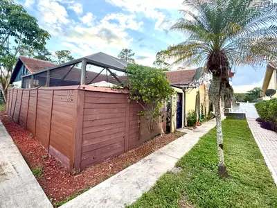 1275 Periwinkle Place, Wellington – Townhouse for sale