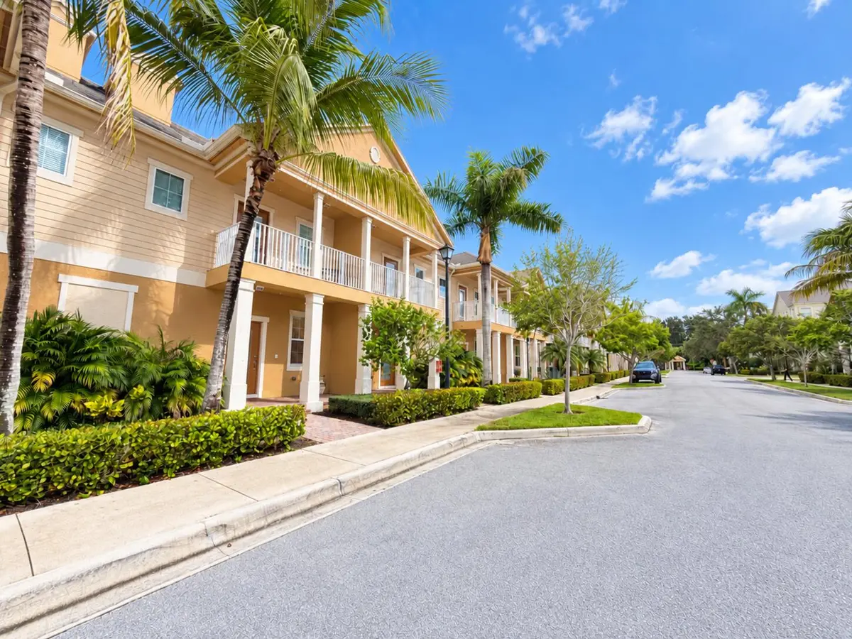 Front at 118 BLACK IRONWOOD Road 105, Jupiter