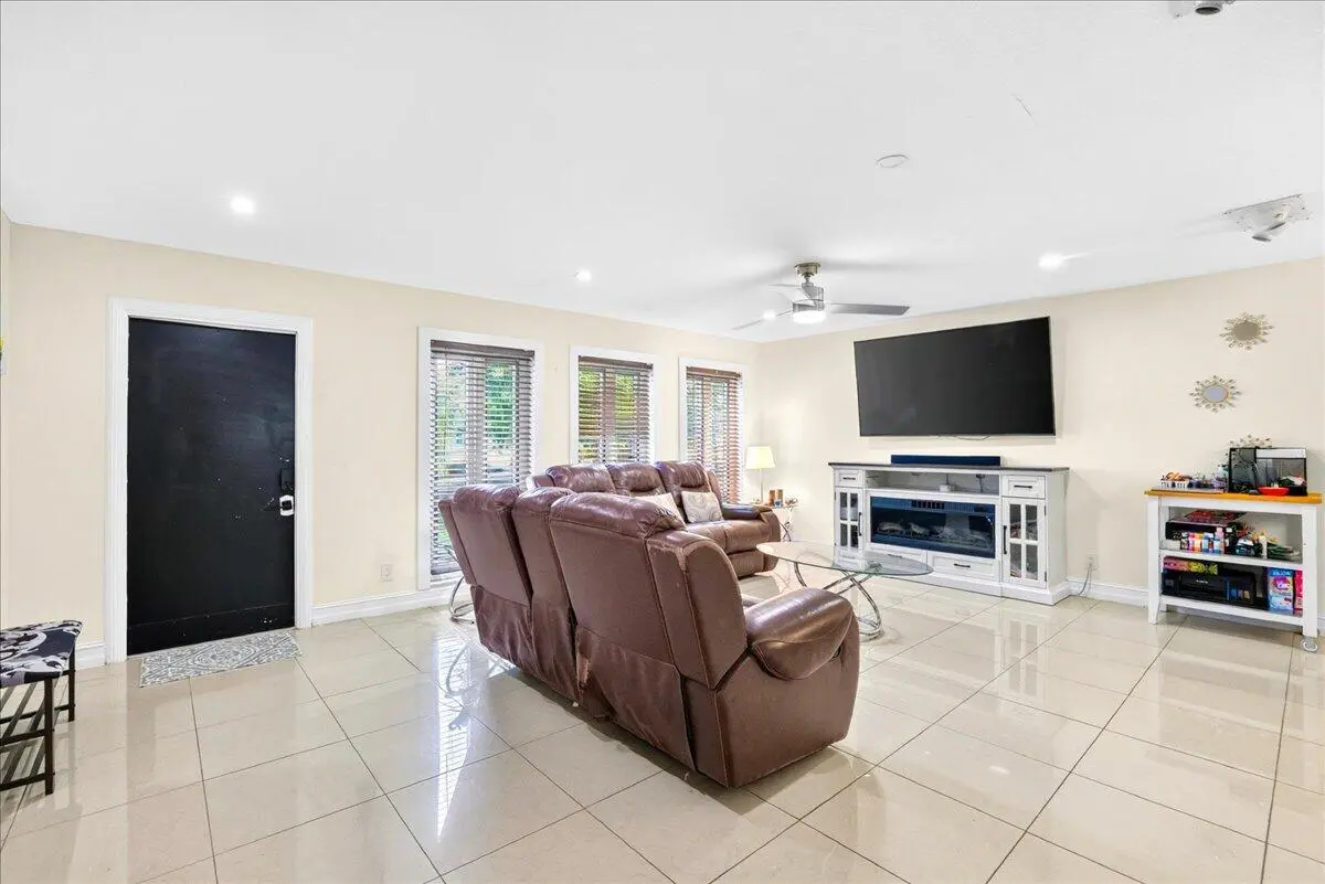 03-8I8A6514 at 4911 NW 14TH, Deerfield Beach