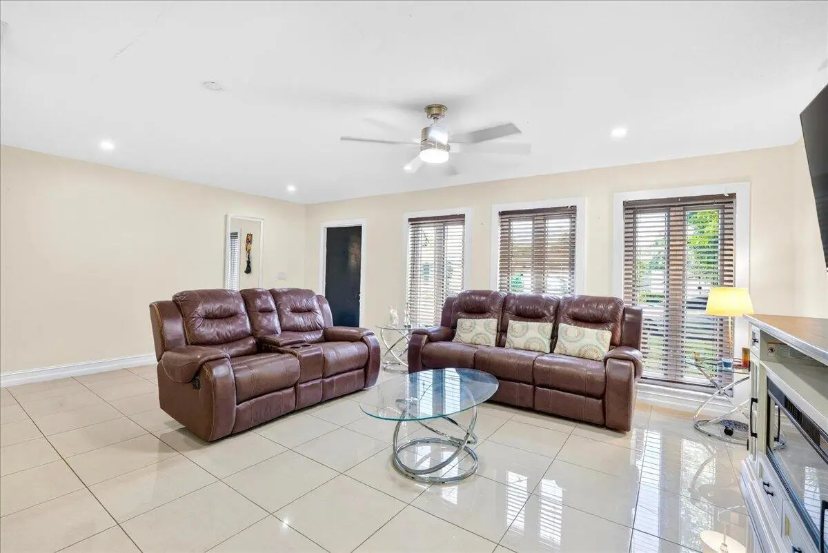 05-8I8A6529 at 4911 NW 14TH, Deerfield Beach
