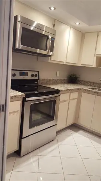 Photo 2 at 3970 OAKS CLUBHOUSE Drive 310, Pompano Beach