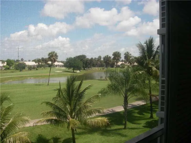 Photo 4 at 3970 OAKS CLUBHOUSE Drive 310, Pompano Beach