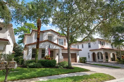 379 Columbus Street, Palm Beach Gardens – Single Family Residence for sale