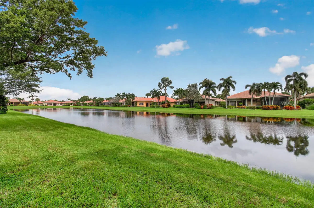 Lots of Privacy at 6872 ANTINORI Lane, Boynton Beach