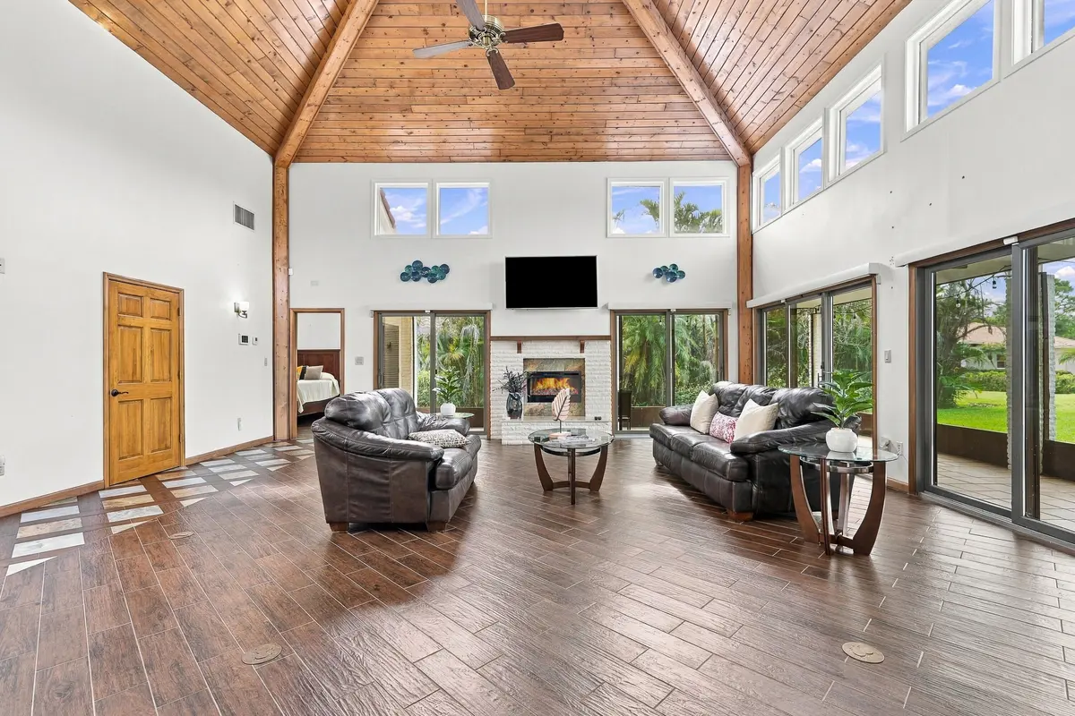 07_dsc04192_with_tv at 2990 CONIFER Drive, Fort Pierce